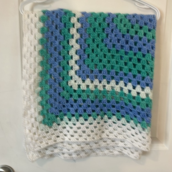 Hand Crochet Granny Square Baby Afghan White Pastel Blue & Teal 38.5'' x 40.5'' - Picture 7 of 7